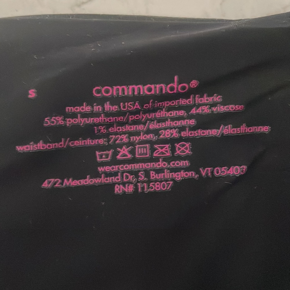 Commando Perfect Control Faux Leather Legging in Black. Size Small. - Picture 6 of 6